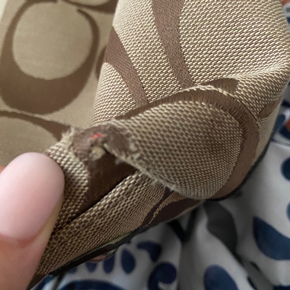 Signature Coach Bag - Picture 7 of 9